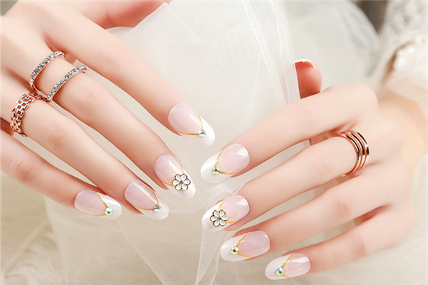 甲片能維持多久 甲片貼多久時(shí)間比較好 甲片能維持多久 甲片貼多久時(shí)間比較好