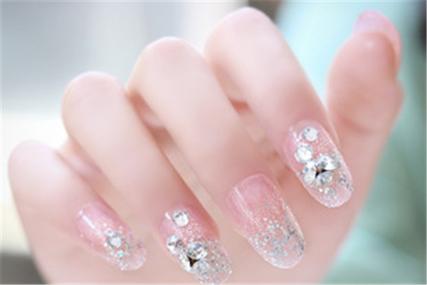 貼甲片指甲還會(huì)長(zhǎng)嗎 貼甲片要留指甲嗎