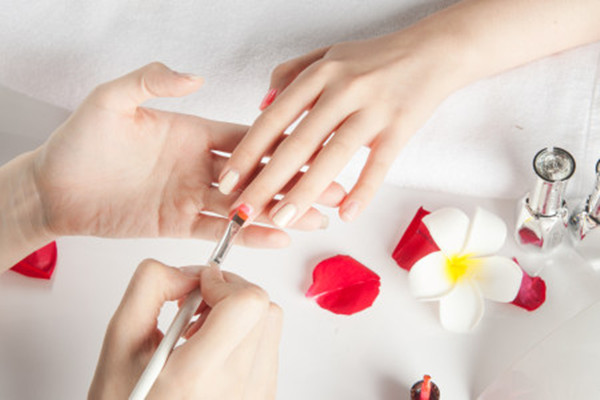 指甲油怎么辨別好壞 涂指甲油為什么會有氣泡 指甲油怎么辨別好壞 涂指甲油為什么會有氣泡