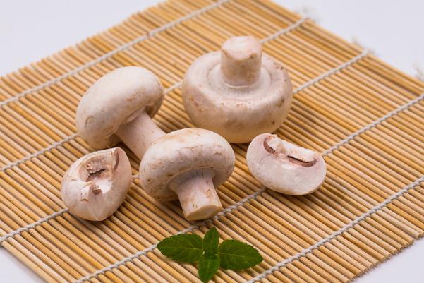 口蘑要去掉柄嗎 口蘑可以生吃嗎 口蘑要去掉柄嗎 口蘑可以生吃嗎