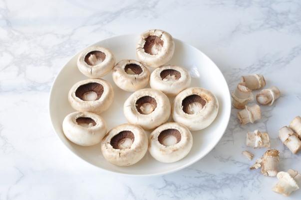 口蘑有斑點(diǎn)還能吃嗎 口蘑有毒性嗎 口蘑有斑點(diǎn)還能吃嗎 口蘑有毒性嗎