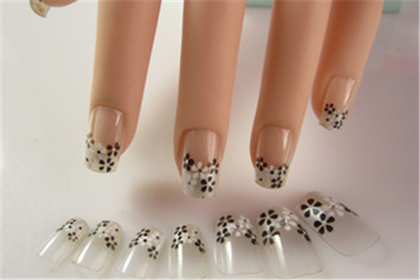 貼甲片會讓甲床變長嗎 貼甲片有什么好處 貼甲片會讓甲床變長嗎 貼甲片有什么好處