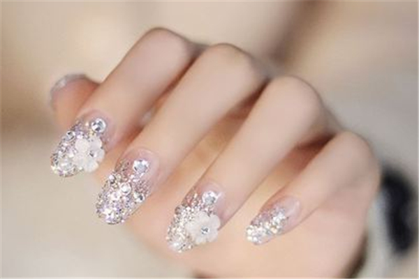 貼甲片指甲還會(huì)長(zhǎng)嗎 貼甲片要留指甲嗎 貼甲片指甲還會(huì)長(zhǎng)嗎 貼甲片要留指甲嗎