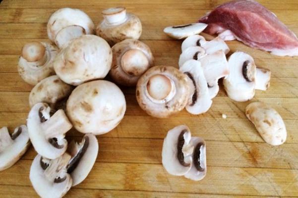 口蘑是雙孢菇嗎 烤口蘑為什么出水 口蘑是雙孢菇嗎 烤口蘑為什么出水