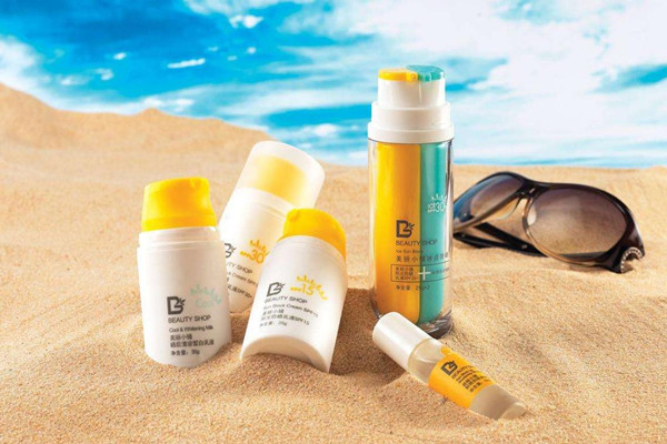 兒童防曬霜直接涂臉上嗎 兒童防曬霜怎么涂 兒童防曬霜直接涂臉上嗎 兒童防曬霜怎么涂