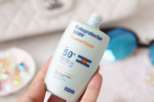 兒童防曬霜直接涂臉上嗎 兒童防曬霜怎么涂 兒童防曬霜直接涂臉上嗎 兒童防曬霜怎么涂