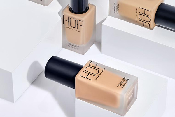 粉底液要涂全臉嗎 粉底液一定要用美妝蛋嗎 粉底液要涂全臉嗎 粉底液一定要用美妝蛋嗎