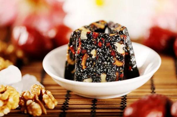 阿膠固元糕和阿膠糕哪個好 阿膠固元糕男士吃了有什么作用 阿膠固元糕和阿膠糕哪個好 阿膠固元糕男士吃了有什么作用