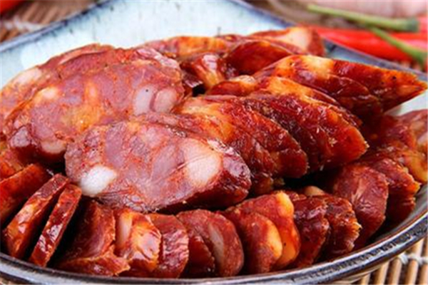 一斤香腸放多少鹽合適 灌香腸鹽和肉的比例是多少 一斤香腸放多少鹽合適 灌香腸鹽和肉的比例是多少