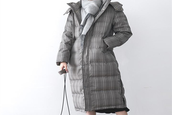 羽絨服有油漬怎樣清洗 羽絨服有鴨毛味該怎樣去除 羽絨服有油漬怎樣清洗 羽絨服有鴨毛味該怎樣去除