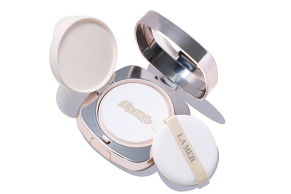 氣墊粉底液和瓶裝粉底液的區(qū)別 氣墊粉底液哪個(gè)牌子好用推薦 氣墊粉底液和瓶裝粉底液的區(qū)別 氣墊粉底液哪個(gè)牌子好用推薦