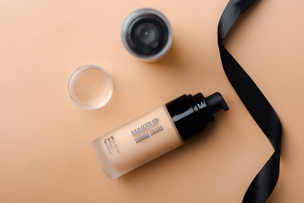 粉底液和氣墊要同時用嗎 粉底液和氣墊的區(qū)別在哪 粉底液和氣墊要同時用嗎 粉底液和氣墊的區(qū)別在哪