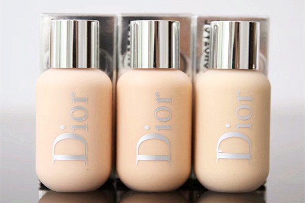 粉底液和素顏霜有啥區(qū)別 粉底液可以和素顏霜一起用嗎 粉底液和素顏霜有啥區(qū)別 粉底液可以和素顏霜一起用嗎