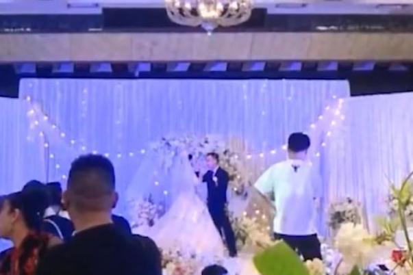 婚禮收禮金的注意事項 婚禮收禮金應(yīng)該給誰 婚禮收禮金的注意事項 婚禮收禮金應(yīng)該給誰