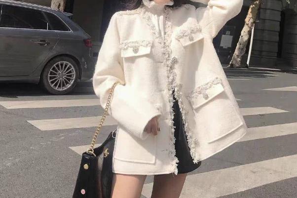 小香風(fēng)外套顯老嗎 小香風(fēng)外套怎么搭配最好看 小香風(fēng)外套顯老嗎 小香風(fēng)外套怎么搭配最好看