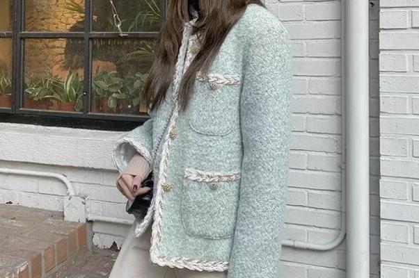 小香風(fēng)外套顯老嗎 小香風(fēng)外套怎么搭配最好看 小香風(fēng)外套顯老嗎 小香風(fēng)外套怎么搭配最好看