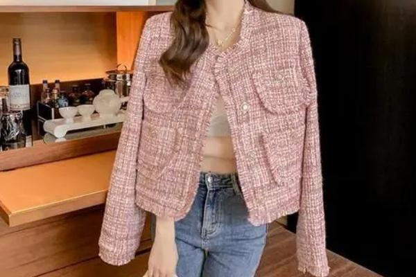 小香風(fēng)外套顯老嗎 小香風(fēng)外套怎么搭配最好看 小香風(fēng)外套顯老嗎 小香風(fēng)外套怎么搭配最好看