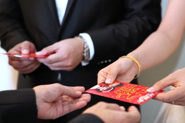 婚禮收禮金的注意事項 婚禮收禮金應(yīng)該給誰 婚禮收禮金的注意事項 婚禮收禮金應(yīng)該給誰