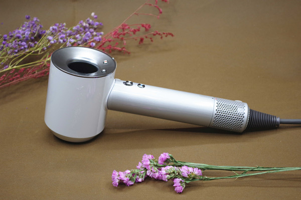 吹風(fēng)機(jī)孕婦能不能用 孕婦用吹風(fēng)機(jī)對胎兒有沒有影響 吹風(fēng)機(jī)孕婦能不能用 孕婦用吹風(fēng)機(jī)對胎兒有沒有影響