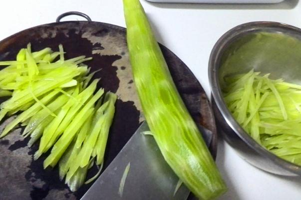 萵苣有洞能不能吃 為什么萵筍中間有洞 萵苣有洞能不能吃 為什么萵筍中間有洞