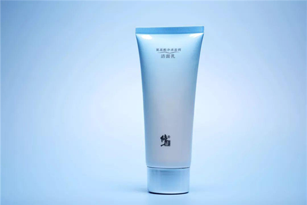 氨基酸洗面奶對(duì)油性皮膚有用嗎 氨基酸洗面奶對(duì)皮膚有沒有傷害 氨基酸洗面奶對(duì)油性皮膚有用嗎 氨基酸洗面奶對(duì)皮膚有沒有傷害