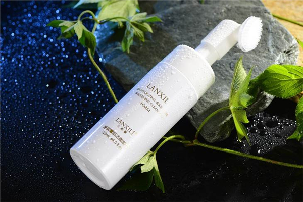 氨基酸洗面奶的ph值是多少 氨基酸洗面奶是泡沫型的嗎 氨基酸洗面奶的ph值是多少 氨基酸洗面奶是泡沫型的嗎