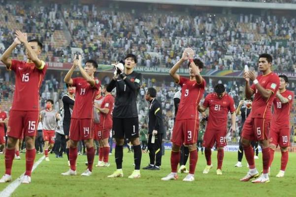 踢足球要具備什么條件 國足飛赴阿聯(lián)酋沙迦備戰(zhàn)12強賽 踢足球要具備什么條件 國足飛赴阿聯(lián)酋沙迦備戰(zhàn)12強賽