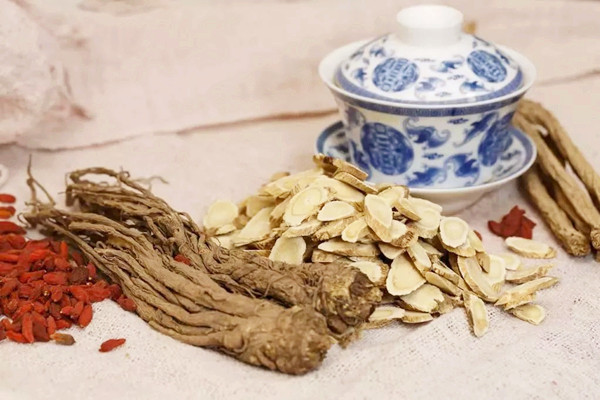 黃芪能否泡水喝 黃芪可以長(zhǎng)期泡水喝嗎 黃芪能否泡水喝 黃芪可以長(zhǎng)期泡水喝嗎