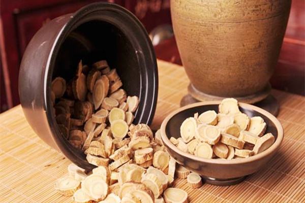 黃芪可以泡腳用嗎 黃芪泡腳的好處 黃芪可以泡腳用嗎 黃芪泡腳的好處