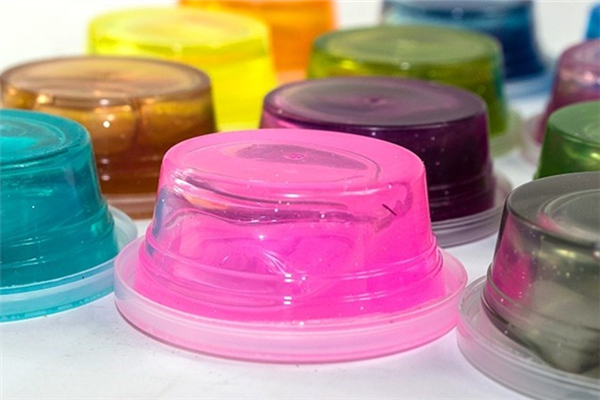 水晶泥弄到頭發(fā)上怎么去掉 水晶泥是什么材料做的 水晶泥弄到頭發(fā)上怎么去掉 水晶泥是什么材料做的