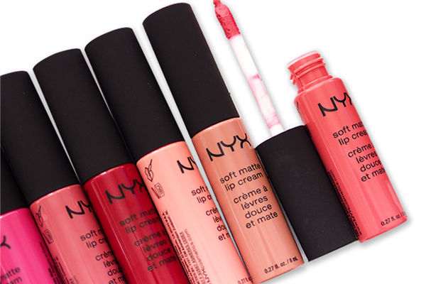 唇釉涂不勻怎么辦 唇釉正確的涂抹方法 唇釉涂不勻怎么辦 唇釉正確的涂抹方法