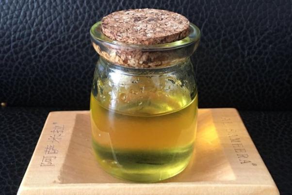 荷荷巴油對(duì)頭發(fā)的功效與作用 荷荷巴油對(duì)皮膚的功效與作用 荷荷巴油對(duì)頭發(fā)的功效與作用 荷荷巴油對(duì)皮膚的功效與作用