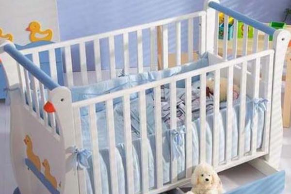 嬰兒床的尺寸一般是多大的 嬰兒床的木頭味對新生兒有影響嗎 嬰兒床的尺寸一般是多大的 嬰兒床的木頭味對新生兒有影響嗎