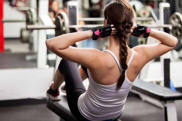 仰臥起坐雙腿要并攏嗎 仰臥起坐雙腿伸直還是彎曲 仰臥起坐雙腿要并攏嗎 仰臥起坐雙腿伸直還是彎曲