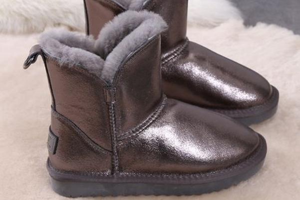 雪地靴買(mǎi)大一碼還是小一碼 雪地靴怎樣清洗干凈