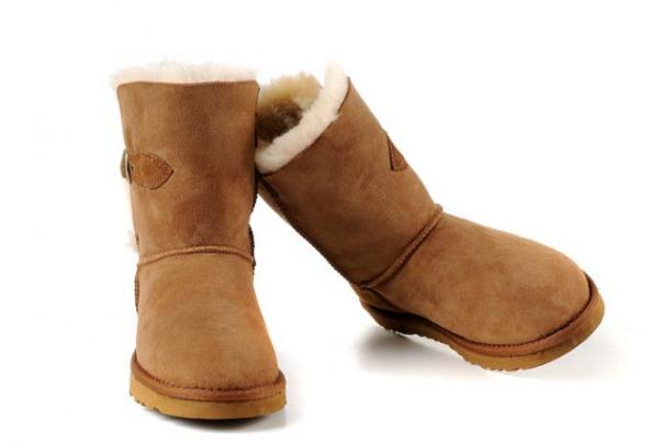 雪地靴對(duì)腳的危害 雪地靴會(huì)滑嗎 雪地靴對(duì)腳的危害 雪地靴會(huì)滑嗎