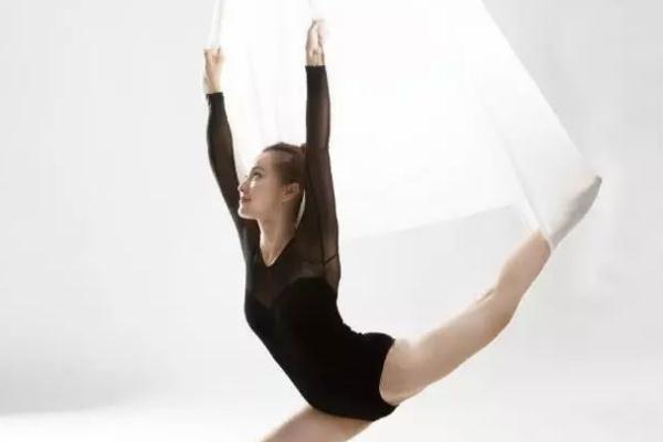 空中瑜伽是劇烈運動嗎 空中瑜伽是不是很難 空中瑜伽是劇烈運動嗎 空中瑜伽是不是很難