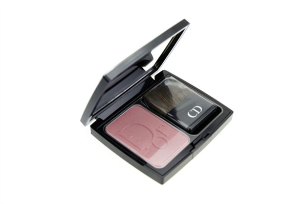 腮紅在定妝前還是定妝后 腮紅在化妝哪個(gè)步驟 腮紅在定妝前還是定妝后 腮紅在化妝哪個(gè)步驟