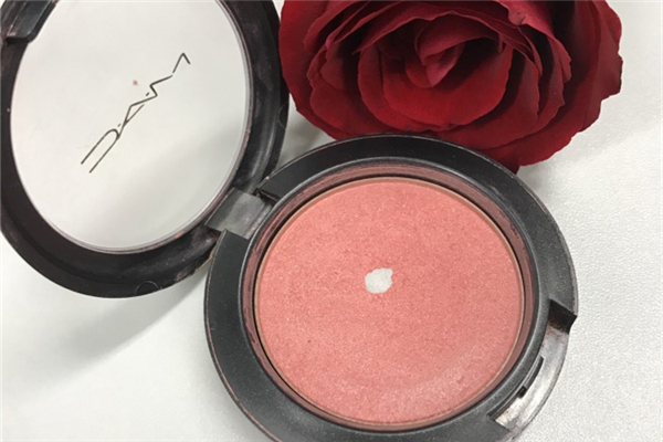 腮紅涂在哪個位置 腮紅怎么選擇適合自己的顏色 腮紅涂在哪個位置 腮紅怎么選擇適合自己的顏色