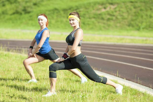 高抬腿會(huì)傷膝蓋嗎 高抬腿會(huì)瘦肚子嗎 高抬腿會(huì)傷膝蓋嗎 高抬腿會(huì)瘦肚子嗎