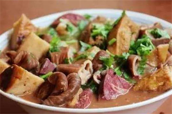 鹵煮是哪的風(fēng)味小吃 鹵煮的做法及配料 鹵煮是哪的風(fēng)味小吃 鹵煮的做法及配料