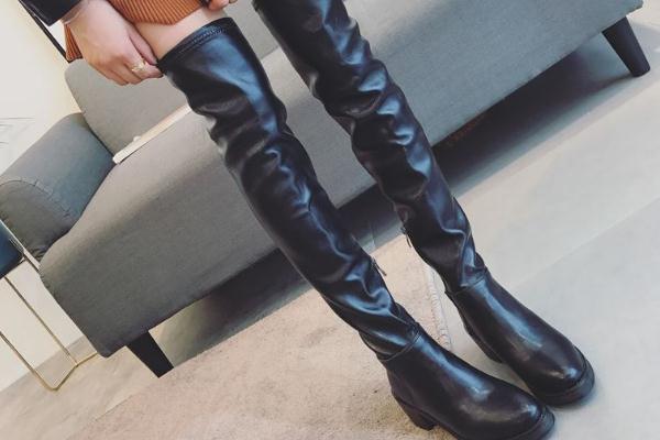 長(zhǎng)筒靴是平跟好還是高跟好 長(zhǎng)筒靴是緊一些好看還是松一些 長(zhǎng)筒靴是平跟好還是高跟好 長(zhǎng)筒靴是緊一些好看還是松一些