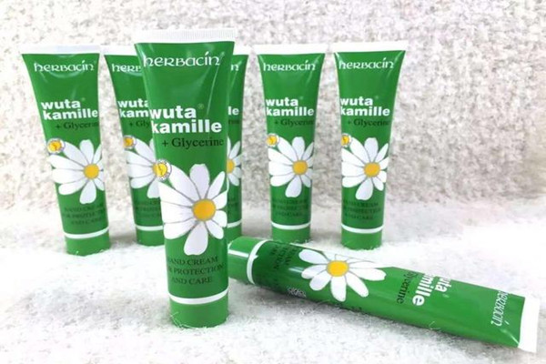 護(hù)手霜一般能用多久 涂了護(hù)手霜可以吃東西嗎 護(hù)手霜一般能用多久 涂了護(hù)手霜可以吃東西嗎