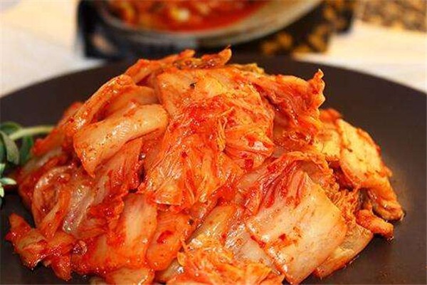 辣白菜不放魚(yú)露嗎 辣白菜可以炒什么菜 辣白菜不放魚(yú)露嗎 辣白菜可以炒什么菜