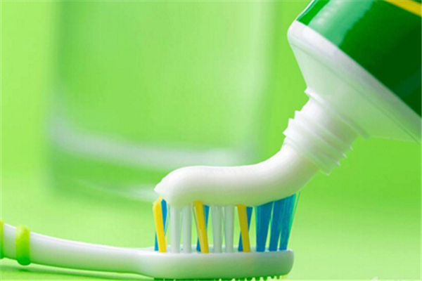 牙膏對(duì)燙傷有作用嗎 牙膏的妙用有哪些