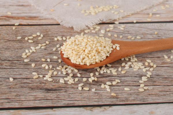 白芝麻好還是黑芝麻好 白芝麻的熱量高嗎 白芝麻好還是黑芝麻好 白芝麻的熱量高嗎