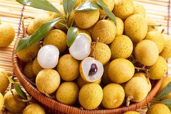 龍眼和桂圓是同一種食物嗎 龍眼是什么季節(jié)的水果 龍眼和桂圓是同一種食物嗎 龍眼是什么季節(jié)的水果