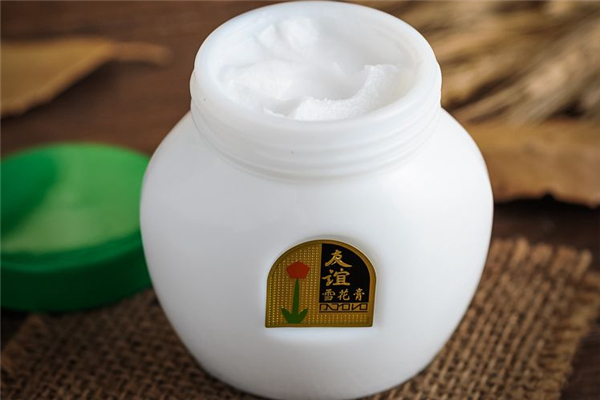 雪花膏的正確使用方法 雪花膏是面霜嗎 雪花膏的正確使用方法 雪花膏是面霜嗎