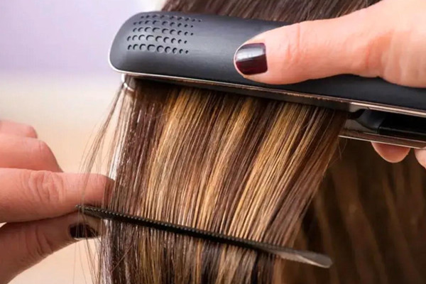 頭發(fā)拉直對頭發(fā)傷害大嗎 頭發(fā)拉直的步驟有哪些 頭發(fā)拉直對頭發(fā)傷害大嗎 頭發(fā)拉直的步驟有哪些