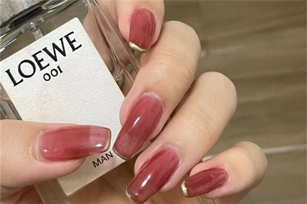 延長甲和甲片哪個更牢固 延長甲是不是甲片 延長甲和甲片哪個更牢固 延長甲是不是甲片